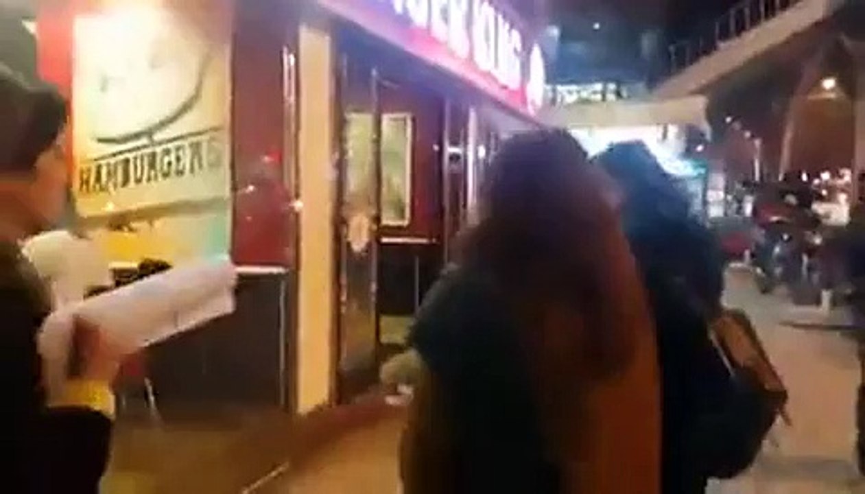 3 kızın burger king protestosu