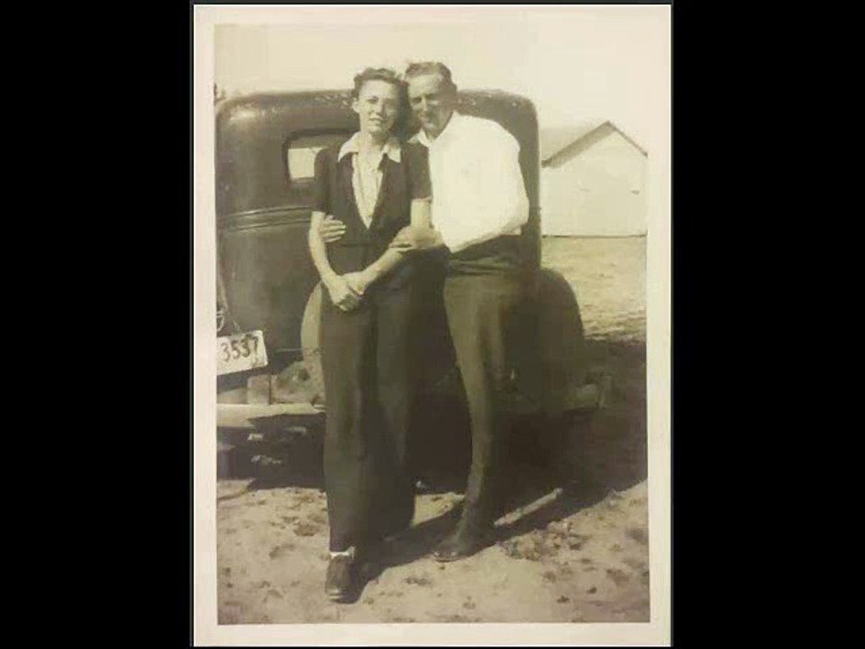 Colorisation of a photograph of a couple at the beach