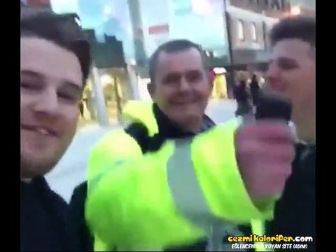 İnsanları Mutlu Etmeyi Görev Edinen Gençler