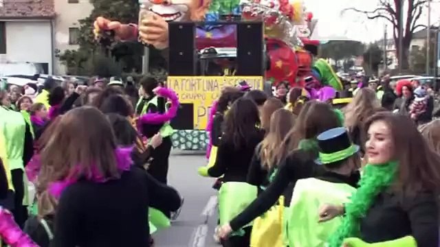 CON LA RABBIA SFILANO I CARRI