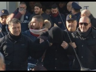 Скачать видео: Napoli - Traffico di droga in Campania, 54 arresti contro clan Falanga -live- 27.01.15)