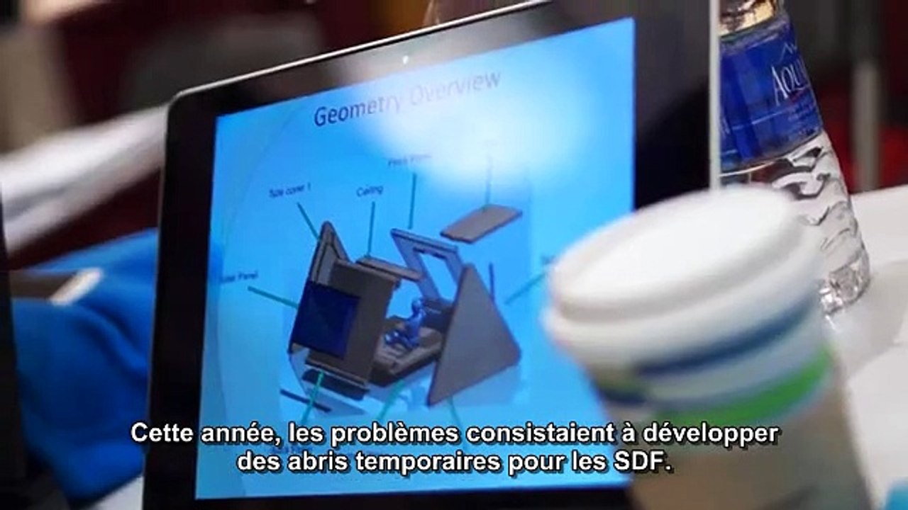Des étudiants inventent un sac de couchage ingénieux pour les SDF