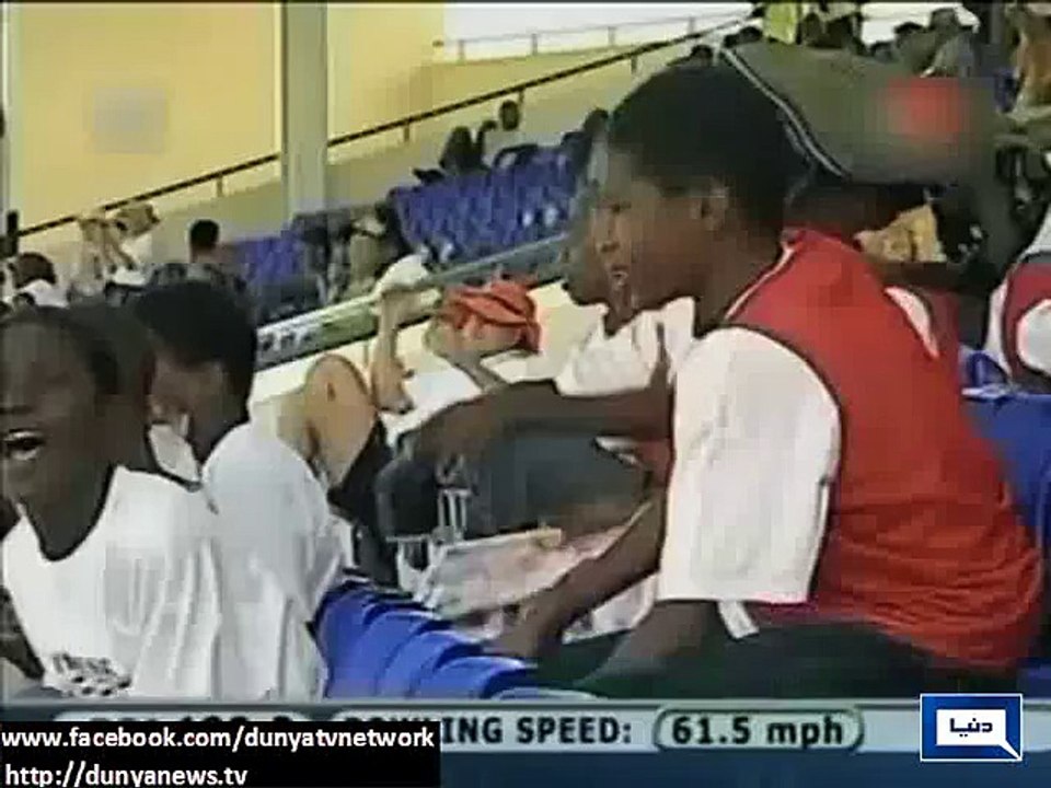 Herschelle Gibbs hits six sixes in one over