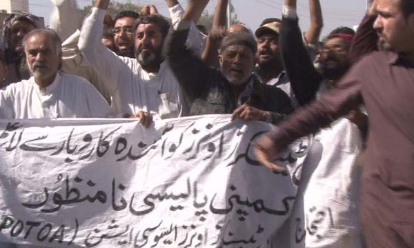 Oil tankers association stops supply of French petroleum products