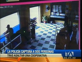 Download Video: Cámaras de seguridad graban asalto a cooperativa de ahorro y crédito en Quito