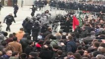 Kosova Başbakanlık Binası Önünde Gösteriye Müdahale 52?si Polis 110 Yaralı Ek 1
