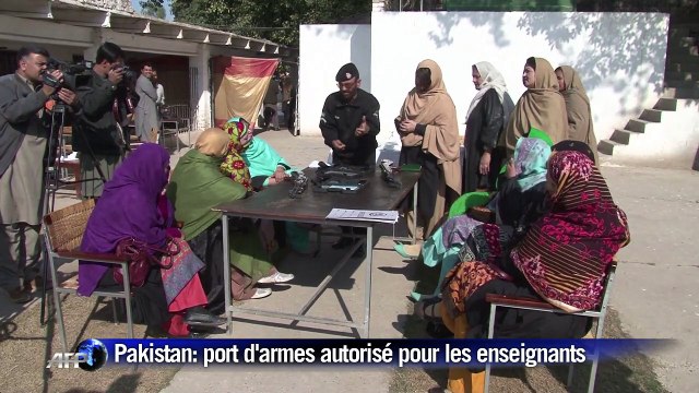 Peshawar: après le carnage, port d'armes pour les enseignants