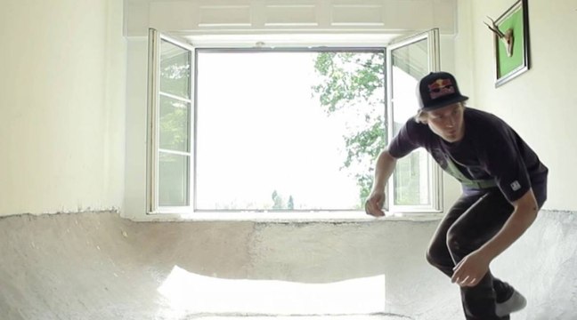 Il transforme une maison en skatepark