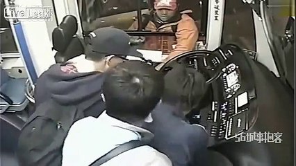 Cette conductrice de bus a eu un geste héroïque !