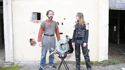 Il crée une arme semi-automatique avec les moyens du bord !