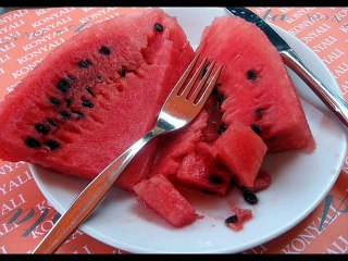 أحمر و حلاوه - ثلاثى النغم