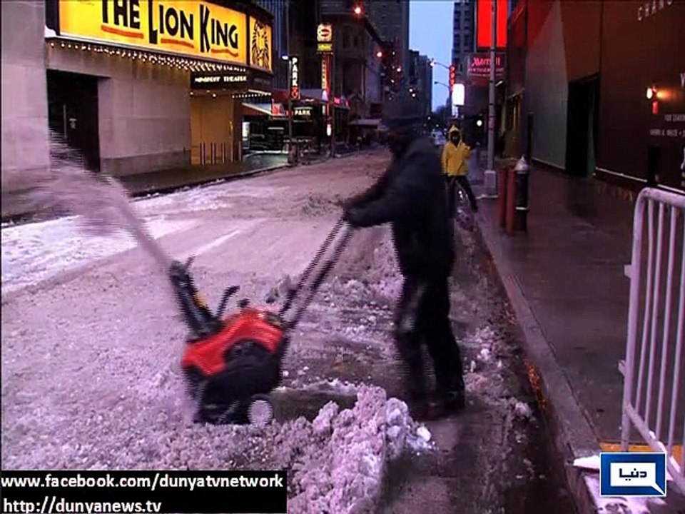 Heavy Snow Continues in New York