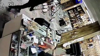 Le braqueur fait le mort !  Le braquage le plus délirant de l'histoire ...