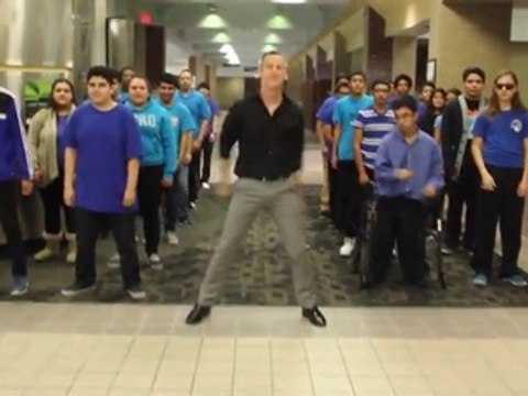 59# Un prof de lycée organise une énorme chorégraphie avec tous ses élèves