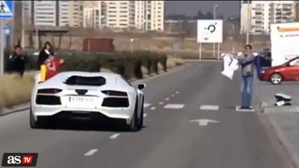 Cristiano Ronaldo came at Real Madrid's training in his new Lamborghini Aventador