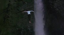 Orlando Duque plonge d'une des plus belles chutes d'eau au monde