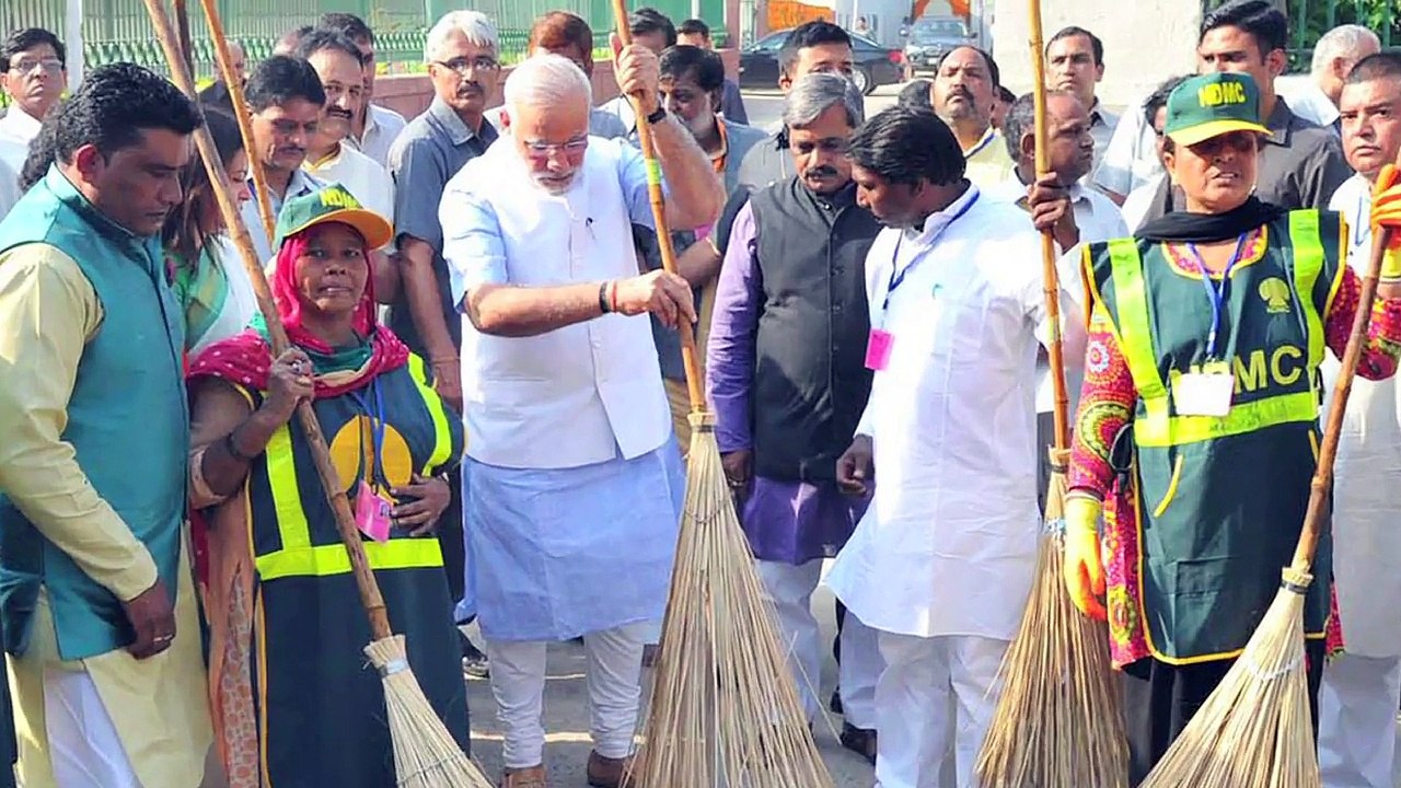 Watch How PM Narendra Mod praises Salman Khan