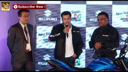 Salman Khan gets ANGRY with fans CHASING his CAR ! MUST WATCH