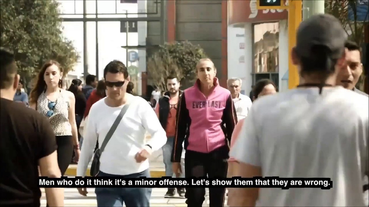 Harcèlement de rue : ils se font piéger par leur mère