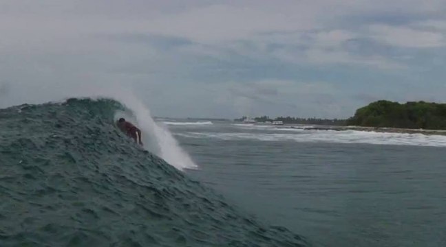 Les légendes du surf réunies aux Maldives