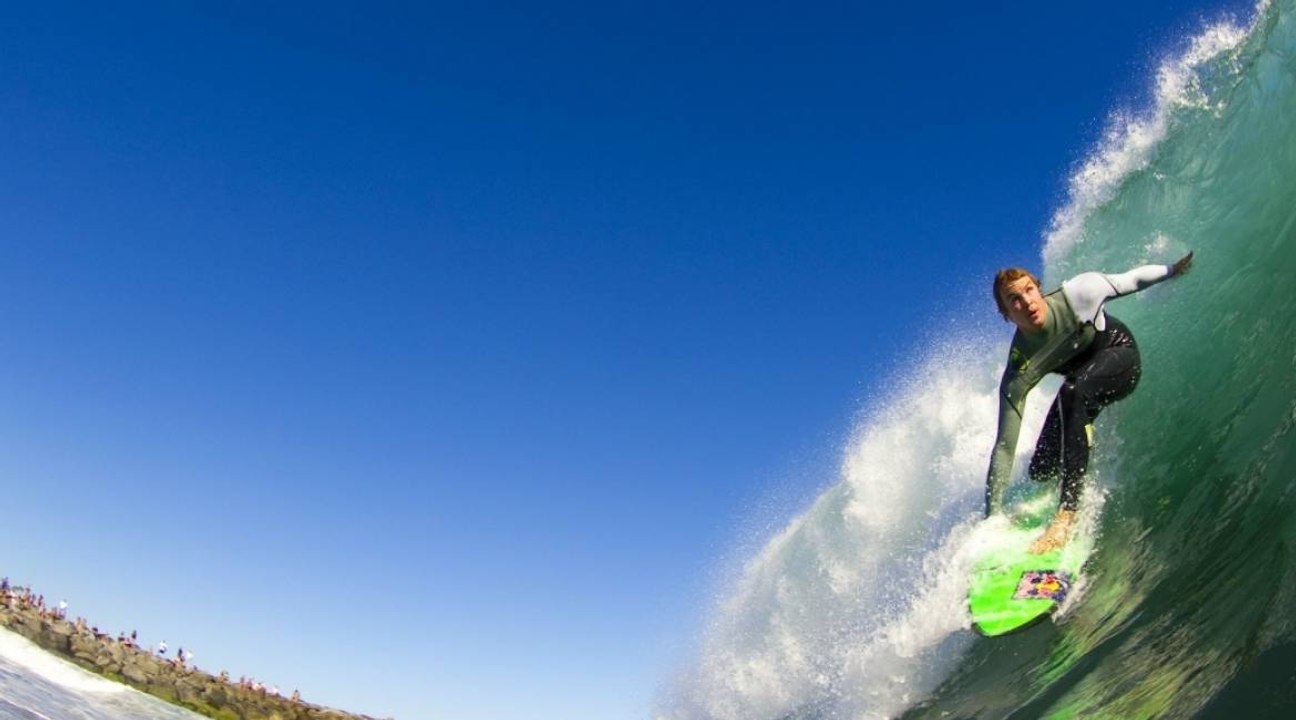 Jamie O'Brien charge "The Wedge"