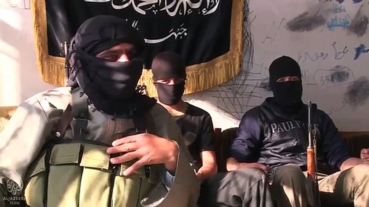 Suriye'de savaşan grupları filme çekerek geçen 13 gün