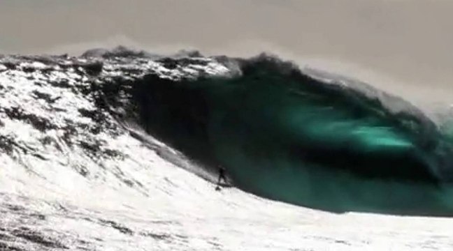 Marti Paradisis sur un gros Shipstern Bluff