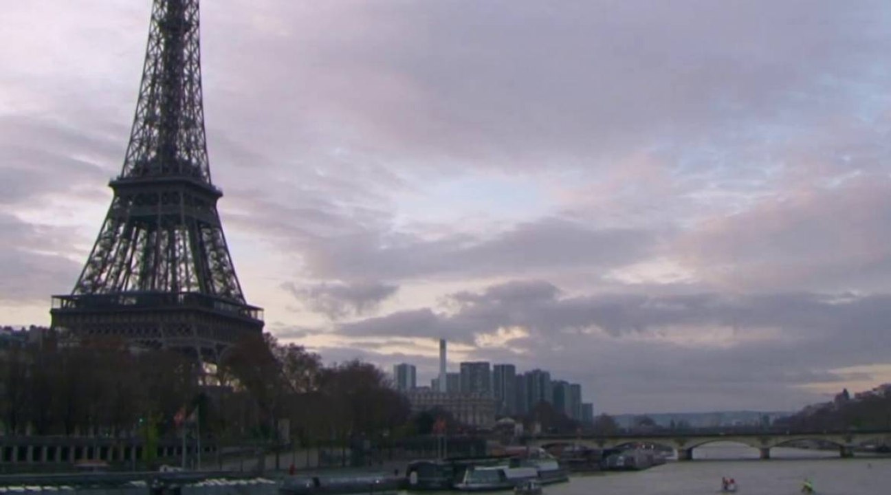 SUP Crossing Paris : B. Lizarazu et Robby Naish sur la Seine