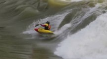 Big wave kayaking - La nouvelle vidéo de Matt Dumoulin