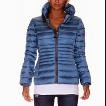 Negozio Abbigliamento moda donna