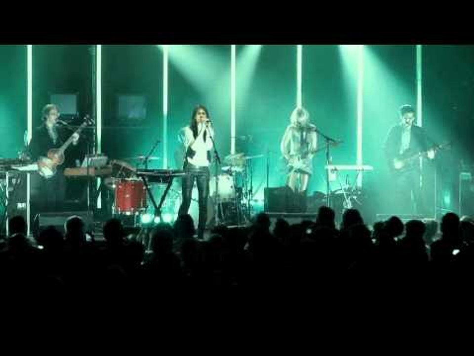 Charlotte Gainsbourg - Trick Pony (Live)