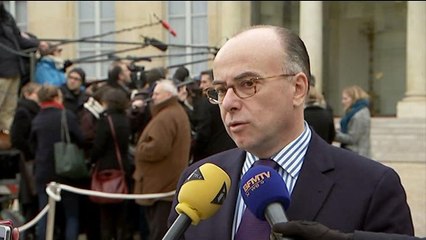 "90%" des jeunes qui basculent" vers le jihadisme passent par internet, selon Cazeneuve