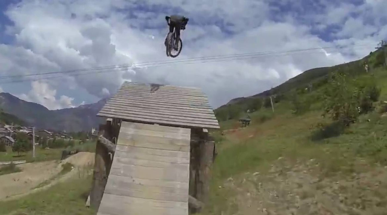 Caméra embarquée avec Sam Pilgrim sur le slopestyle des Crankworx