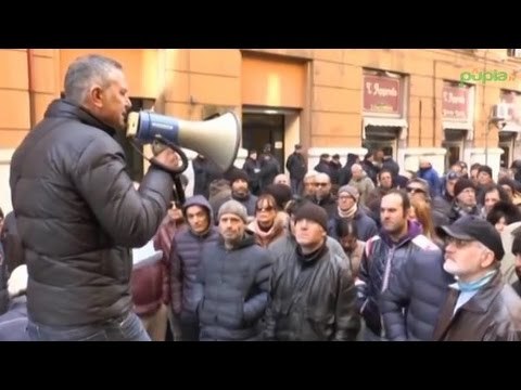 Napoli - Lavoro, sit in dei Precari Bros: Vogliamo tavolo interistituzionale (27.01.15)