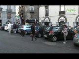 Napoli - Piazza Calenda in preda a sosta selvaggia e parcheggiatori abusivi (27.01.15)