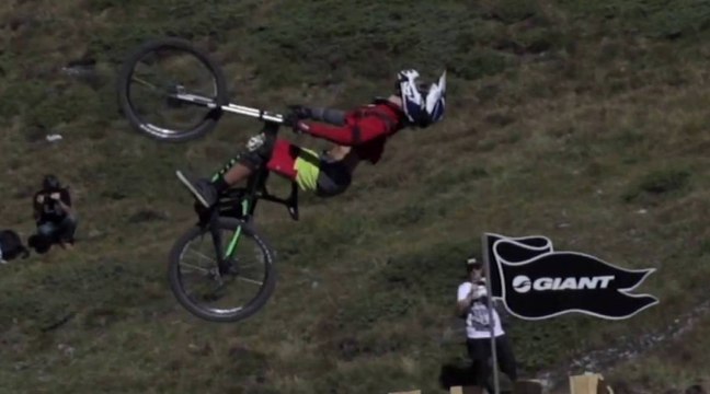 Fiat Nine Knights 2013 : Antoine Bizet envoie un gros double backflip