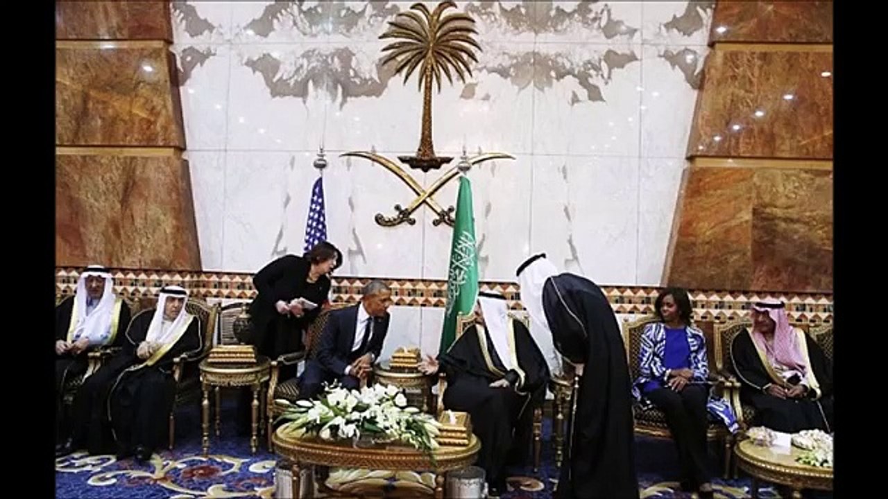 Michelle Obama Attracts Criticism For Not Wearing Headscarf in Saudi Arabia