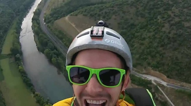 Saut en base jump du viaduc de Millau