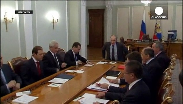 Russia unveils anti-crisis plan to save banks, but light on details