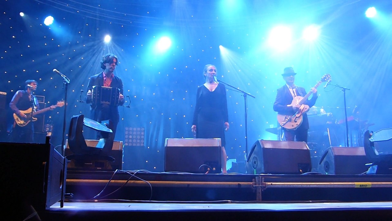 plaza francia catherine ringer avec müller et makaroff (gotan project) La Mano Encima (live)