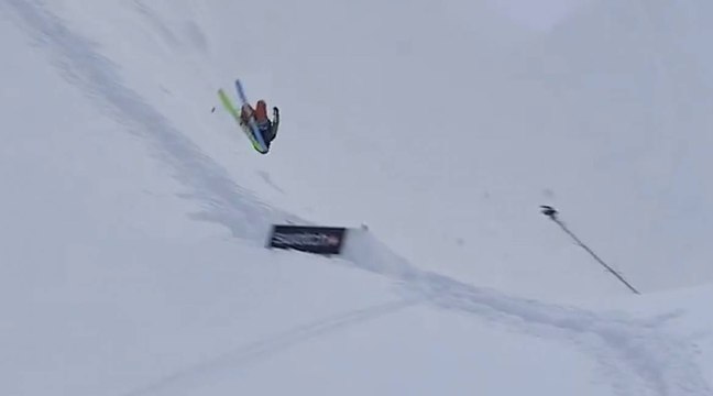 Kevin Guri tente le double backflip sur la Swatch Skiers Cup