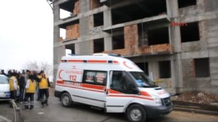 İnşaat İşçisi 5'inci Kattan Düşerek Öldü