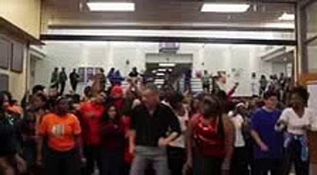 A. Maceo Smith New Tech High School - Uptown Funk Dance