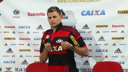 Jonas chega ao Fla e revela que já se emocionou como torcedor