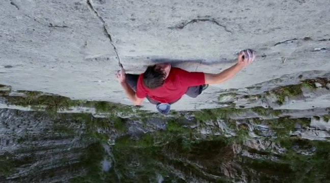 Alex Honnold escalade 760m en 3h, sans attaches ni sécurités