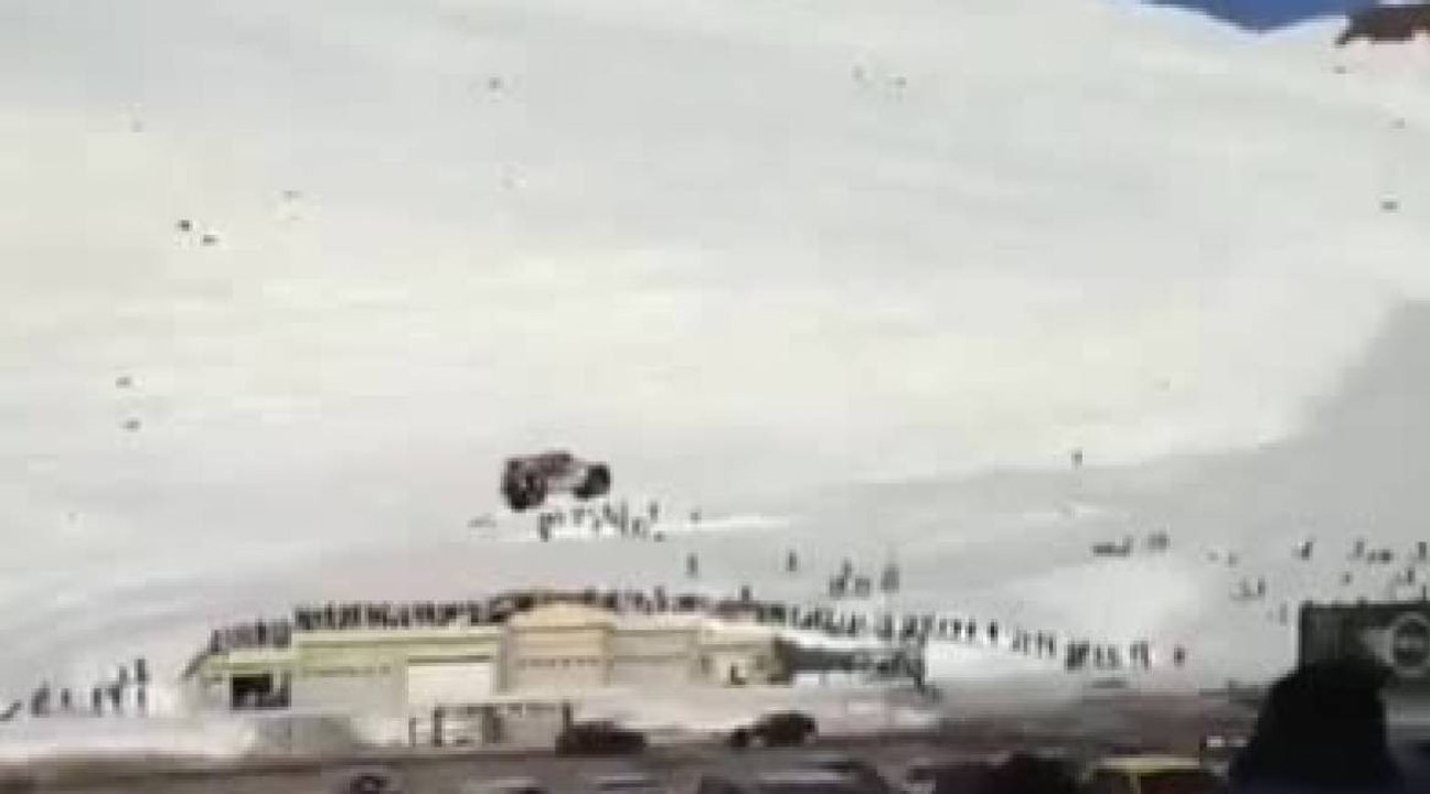 L'incroyable crash de Guerlain Chicherit sur son saut de 110m en voiture