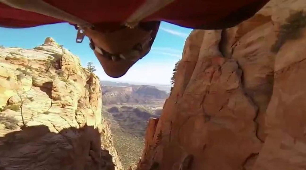 GoPro : Marshall Miller traverse un canyon étroit en wingsuit