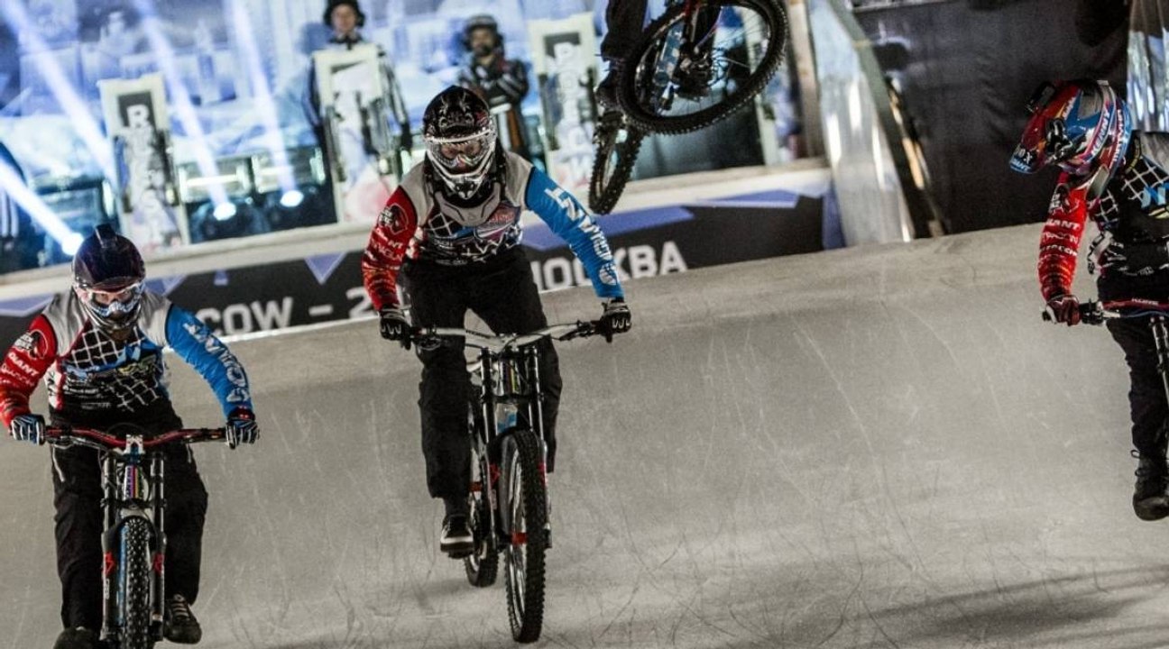 La course du Red Bull Crashed Ice en caméra embarquée