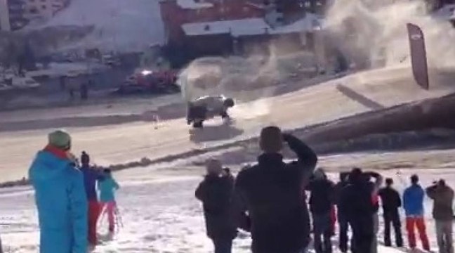 Un angle de vue différent du crash impressionnant de Guerlain Chicherit à Tignes