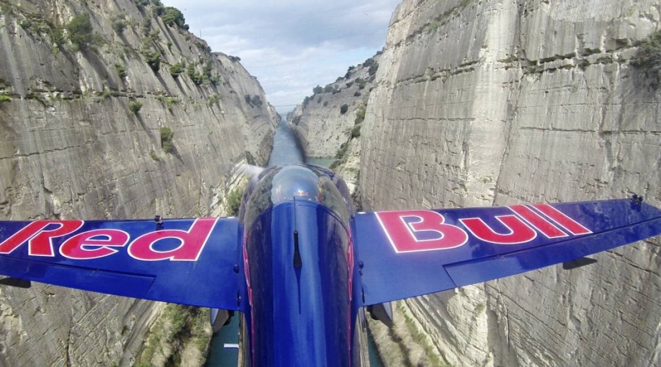 Haute Voltige : traversée de l'étroit canal de Corinthe en Grèce